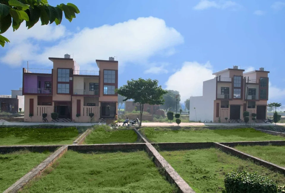 Two built houses beside marked plots at Shiv Shakti Vihar