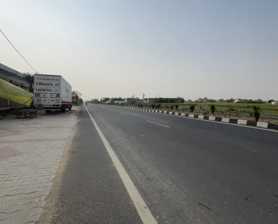 The highway outside Shiv Shakti Vihar Phase 2